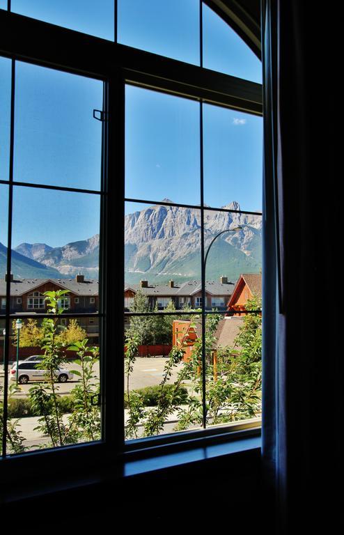 Mystic Springs Chalets & Hot Pools Canmore Luaran gambar