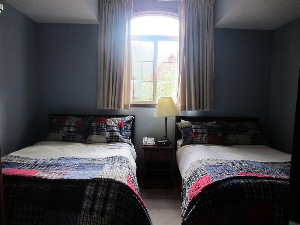 Mystic Springs Chalets & Hot Pools Canmore Luaran gambar