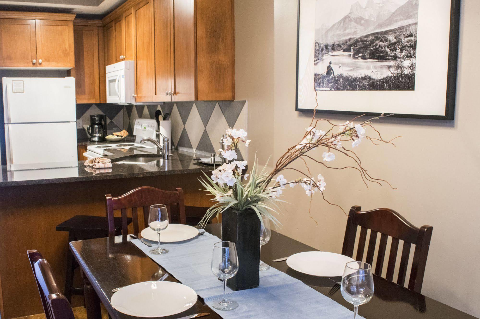 Mystic Springs Chalets & Hot Pools Canmore Luaran gambar