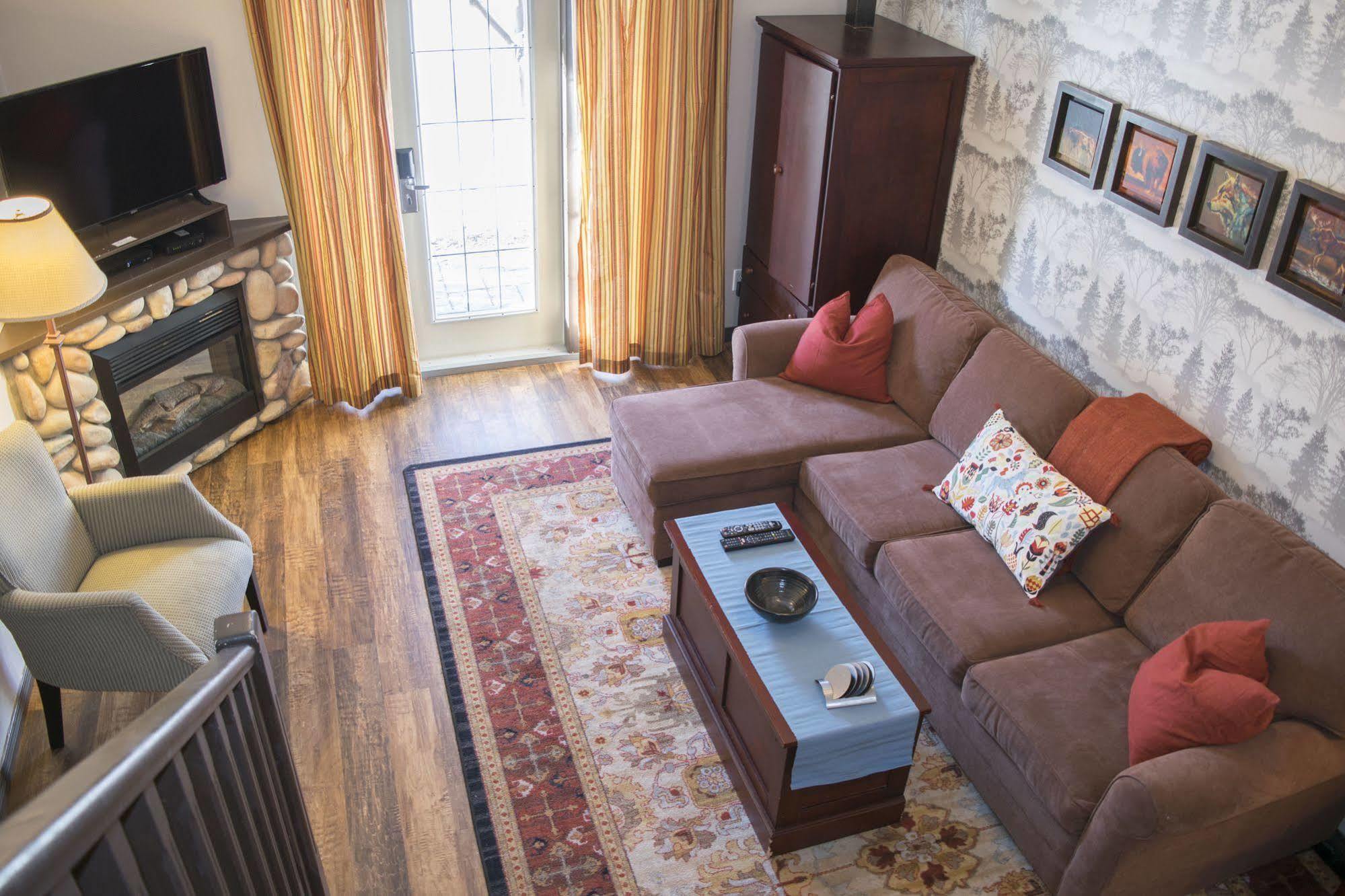 Mystic Springs Chalets & Hot Pools Canmore Luaran gambar