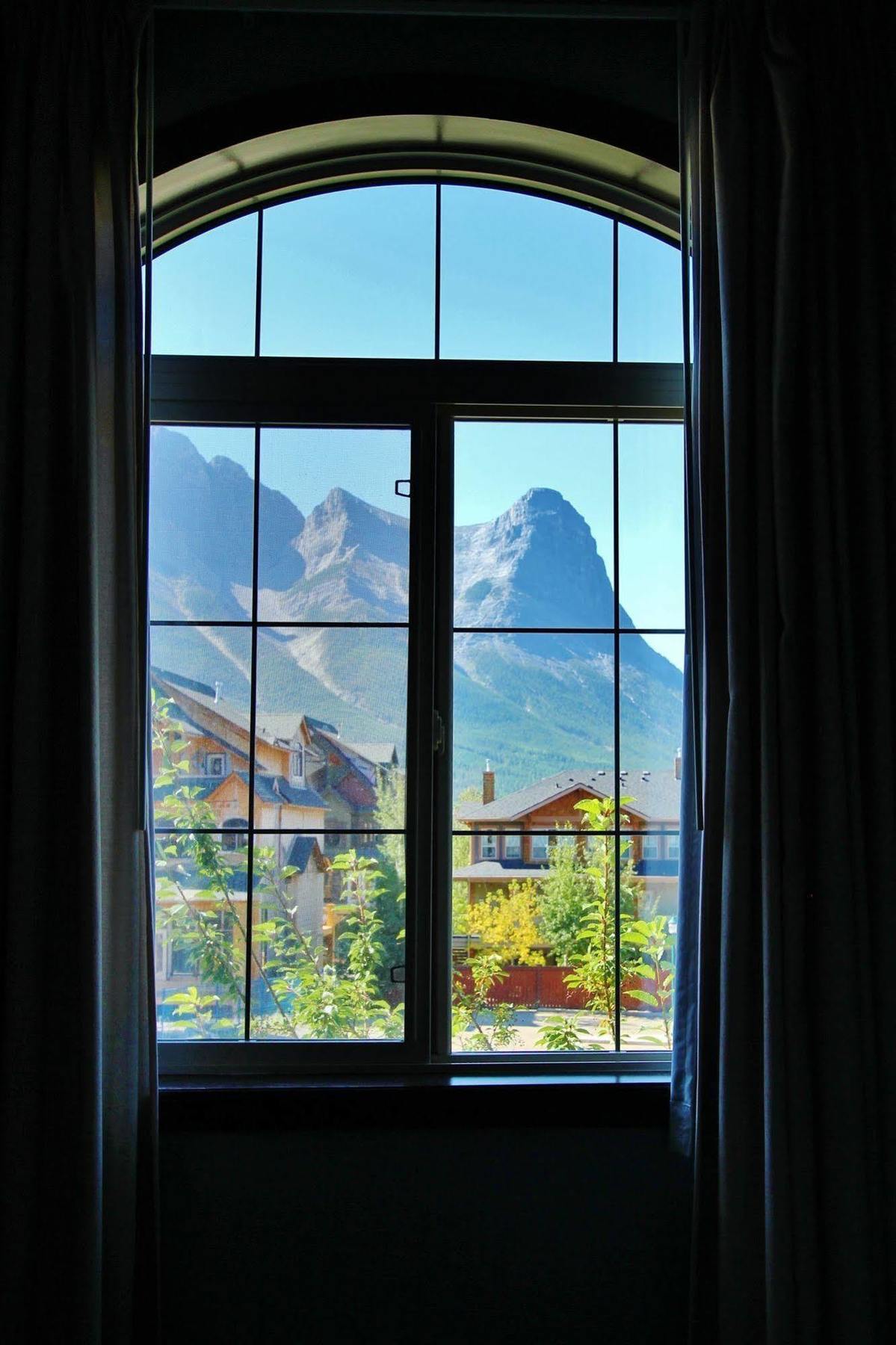 Mystic Springs Chalets & Hot Pools Canmore Luaran gambar