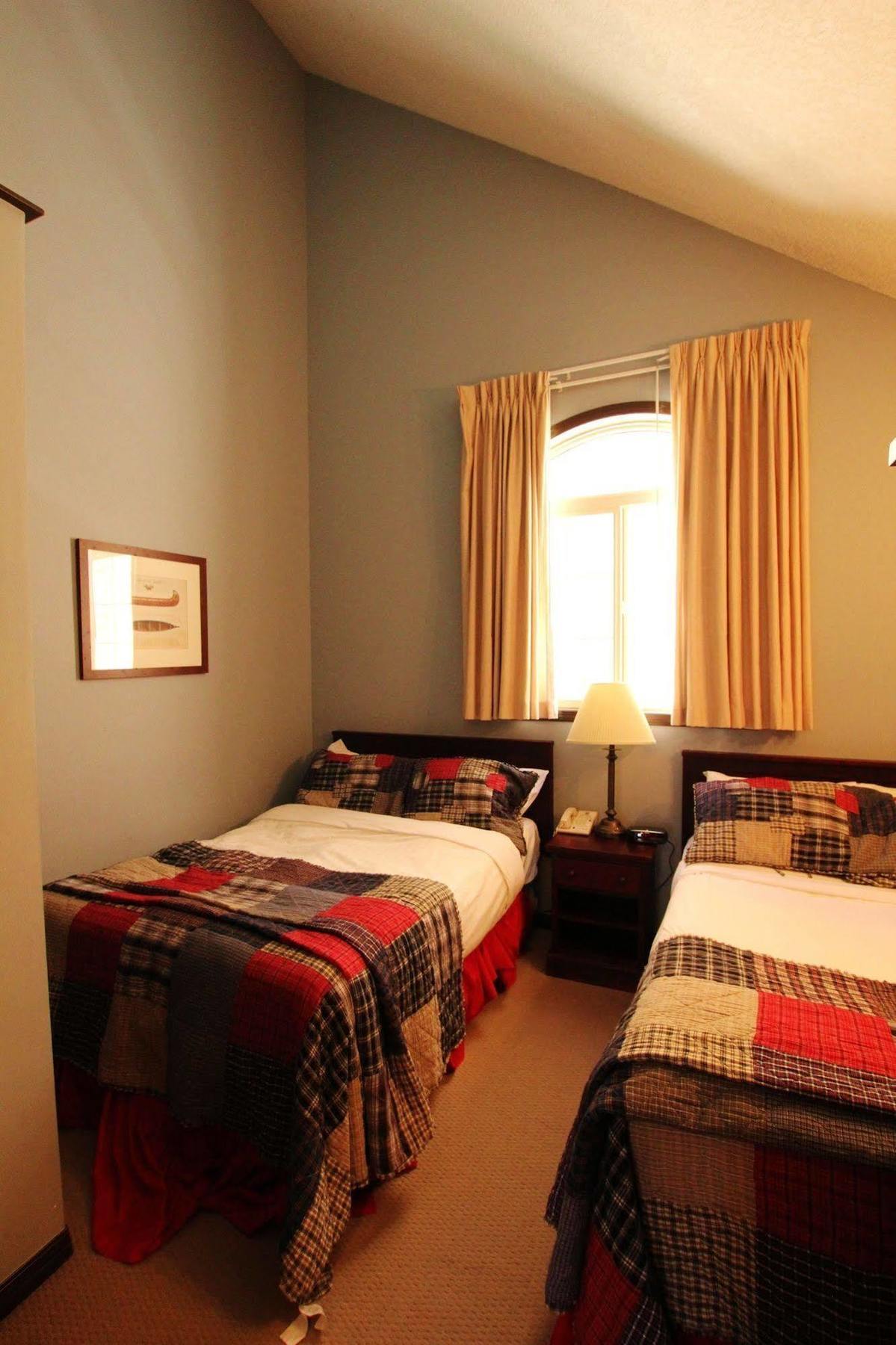 Mystic Springs Chalets & Hot Pools Canmore Luaran gambar