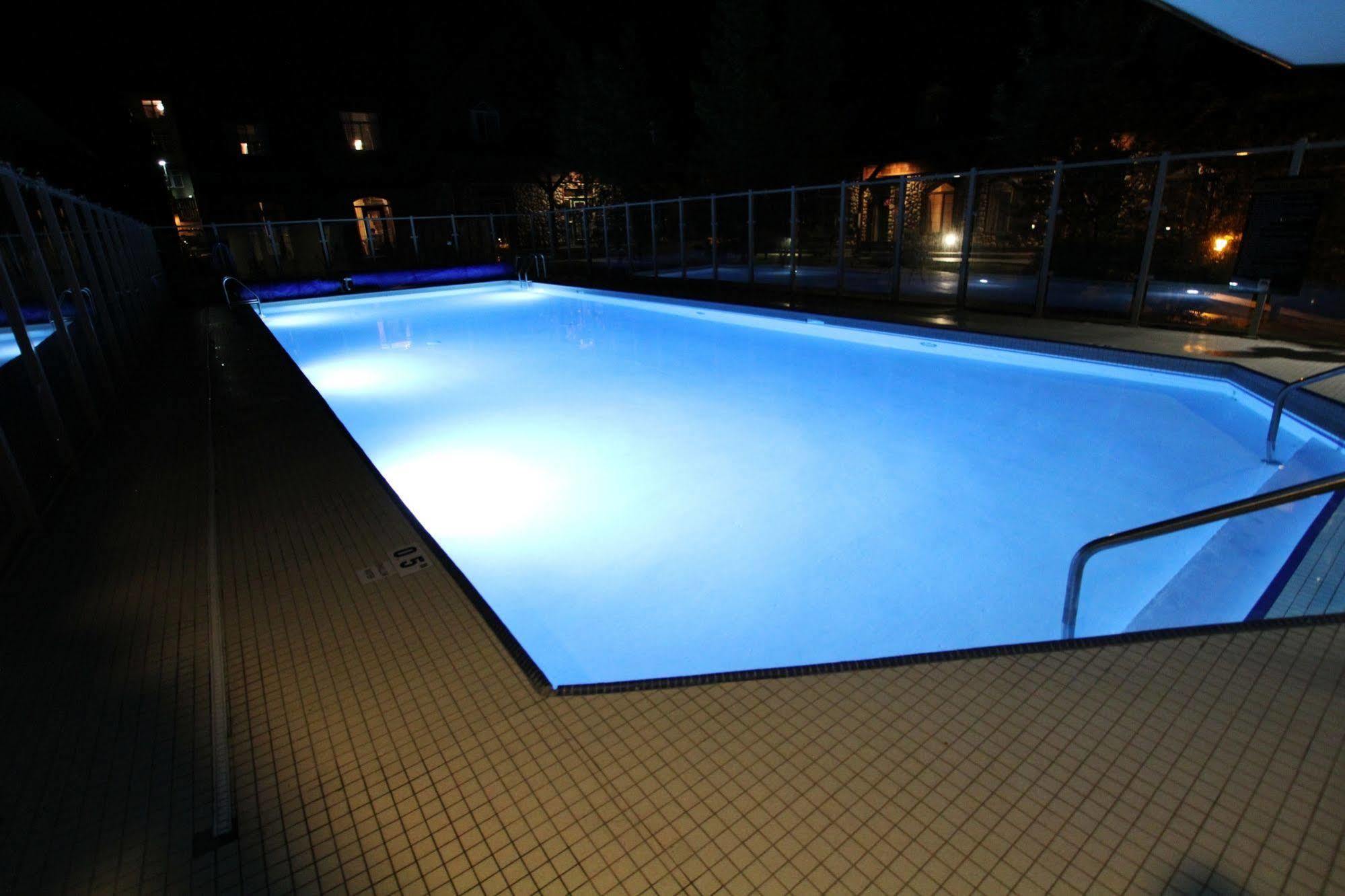 Mystic Springs Chalets & Hot Pools Canmore Luaran gambar