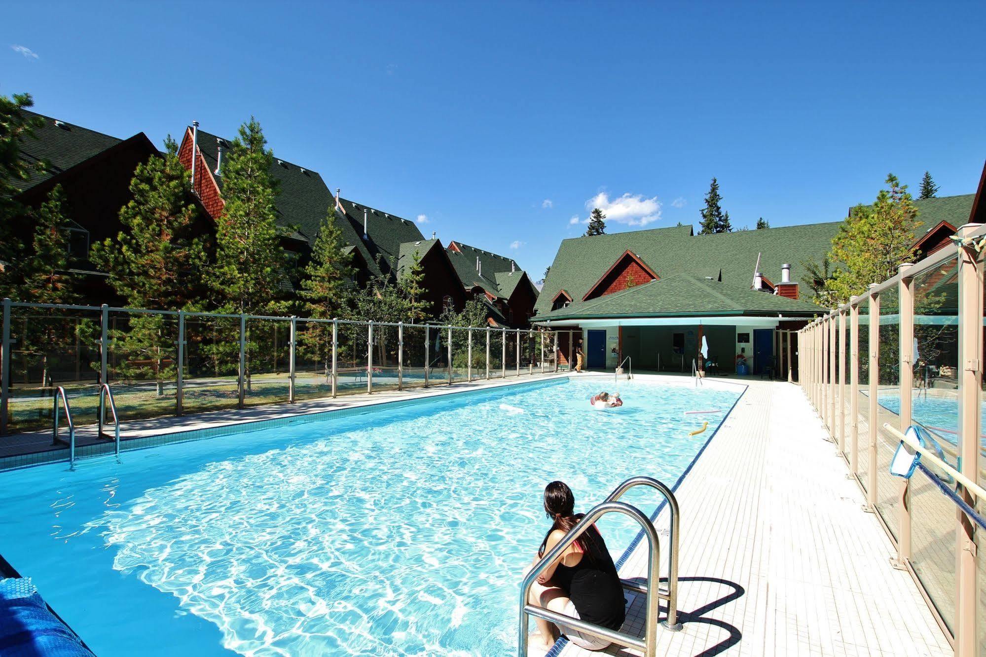 Mystic Springs Chalets & Hot Pools Canmore Luaran gambar