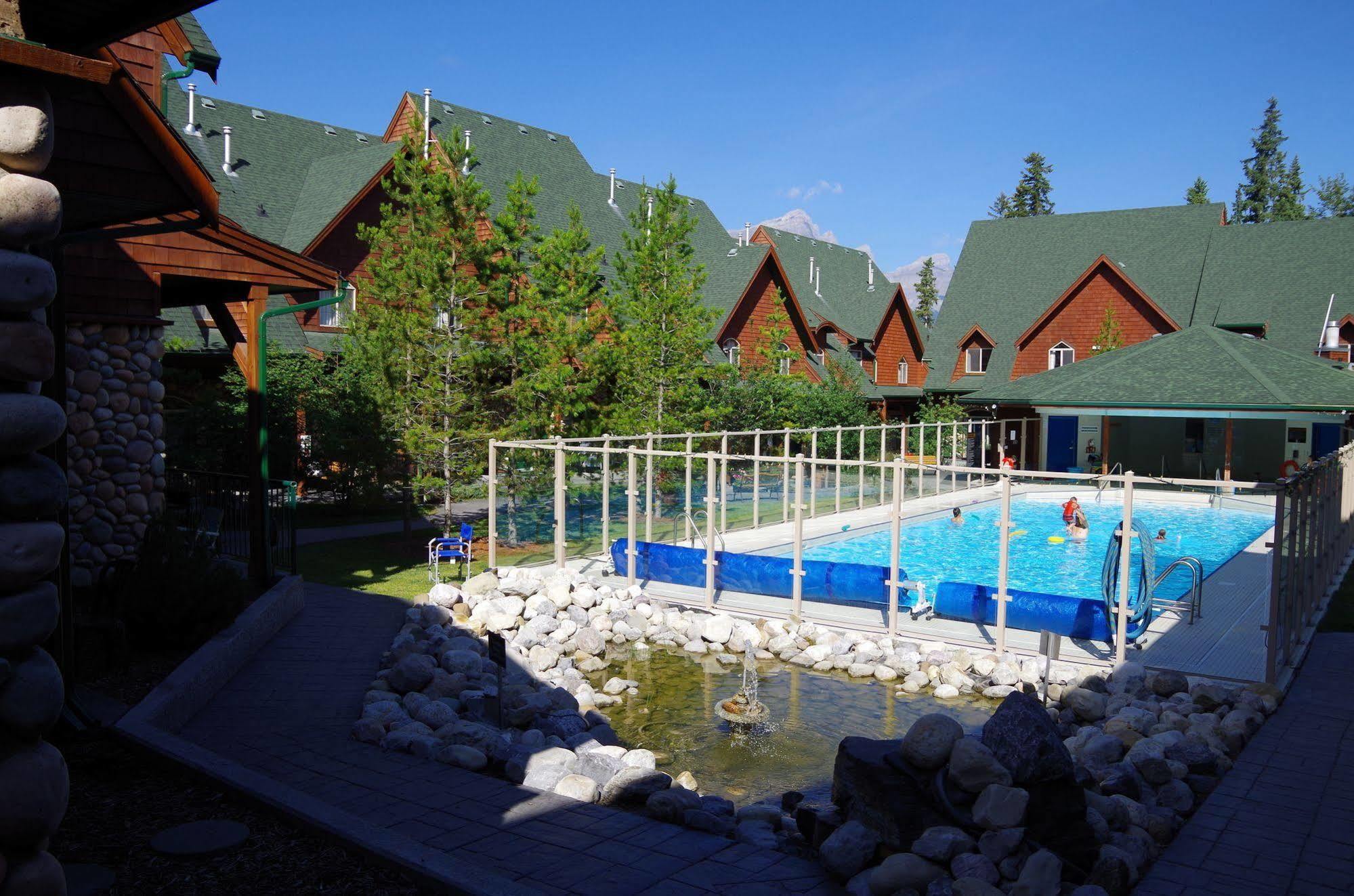 Mystic Springs Chalets & Hot Pools Canmore Luaran gambar